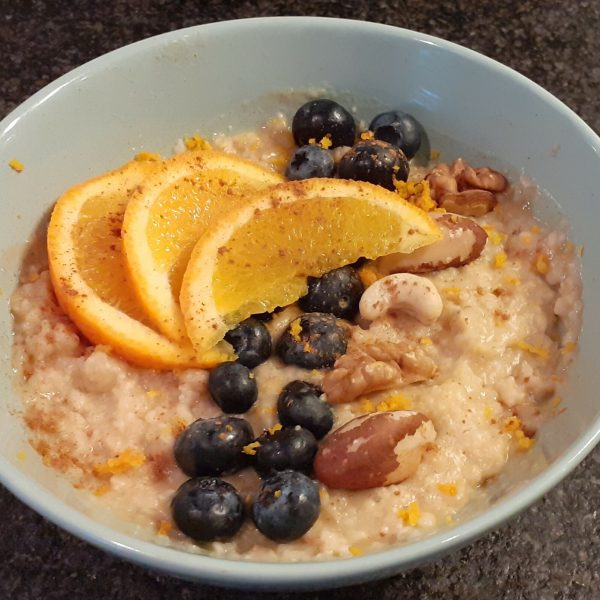 Sinaasappel havermout ontbijt